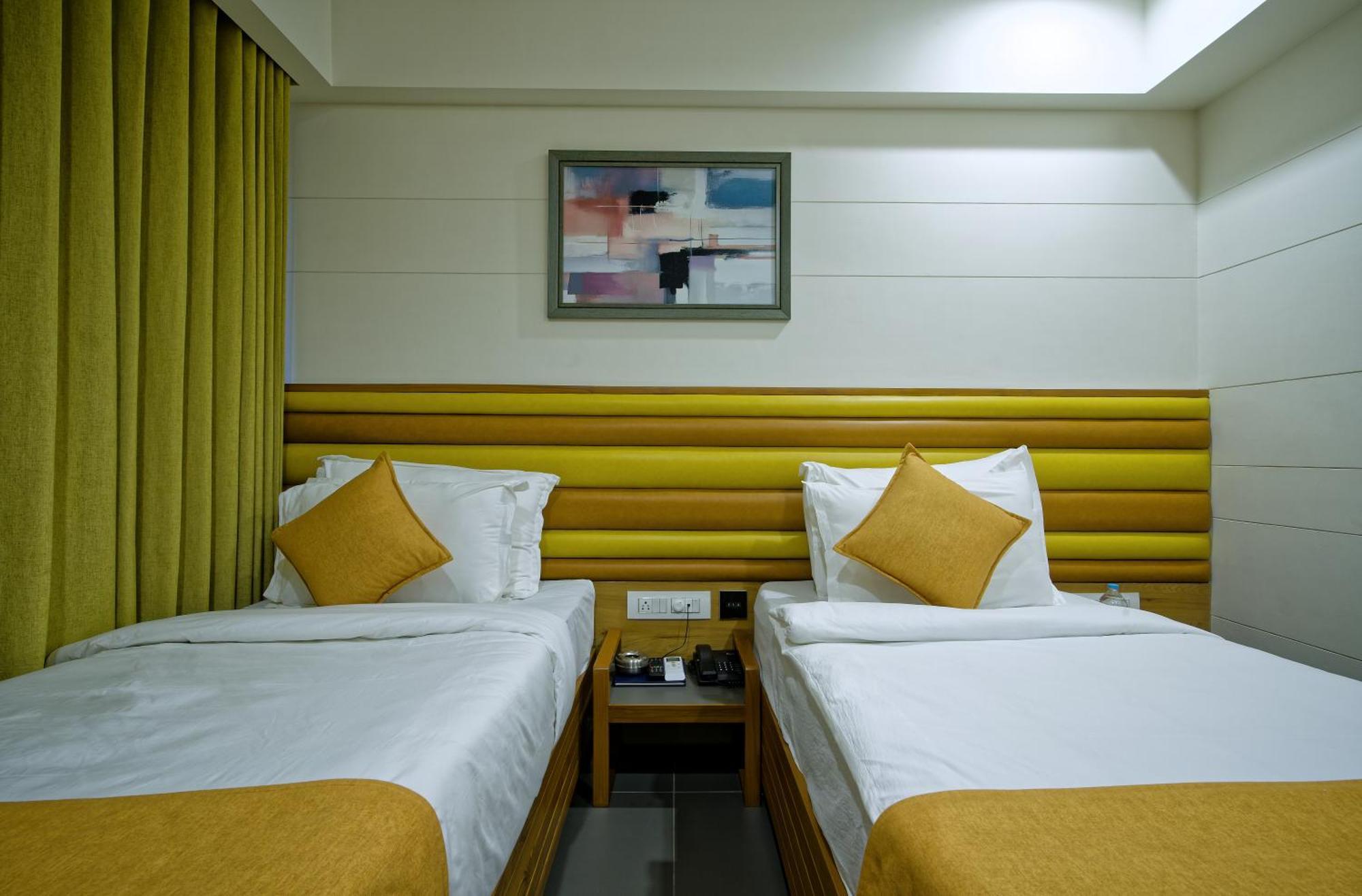 Hotel Lake Point Ahmedabad Exterior photo