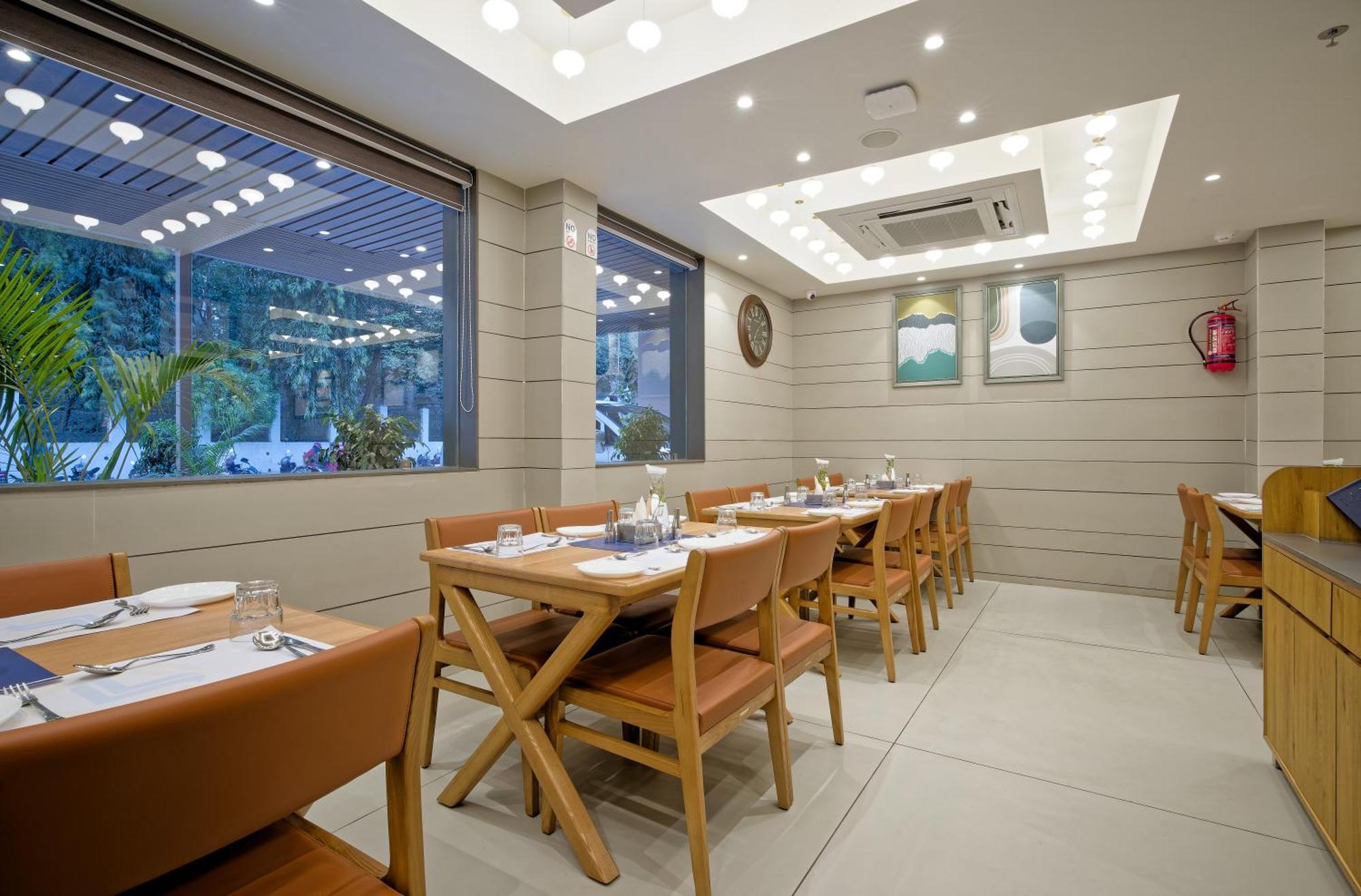 Hotel Lake Point Ahmedabad Exterior photo