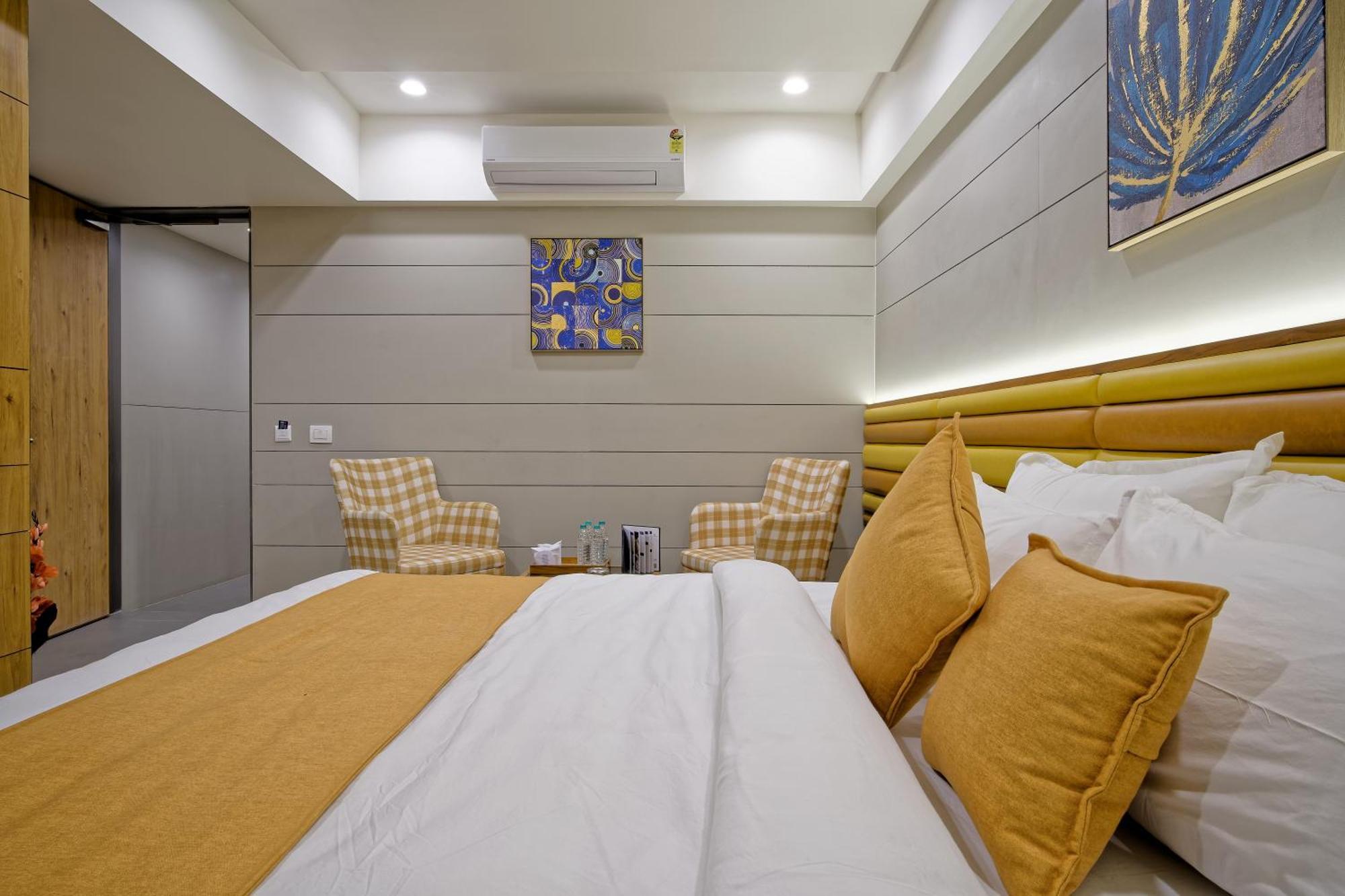 Hotel Lake Point Ahmedabad Exterior photo