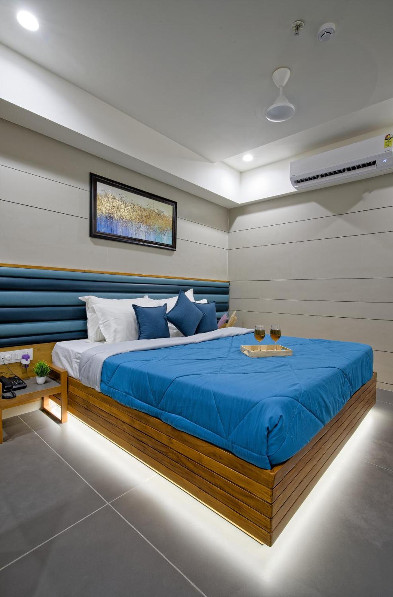 Hotel Lake Point Ahmedabad Exterior photo
